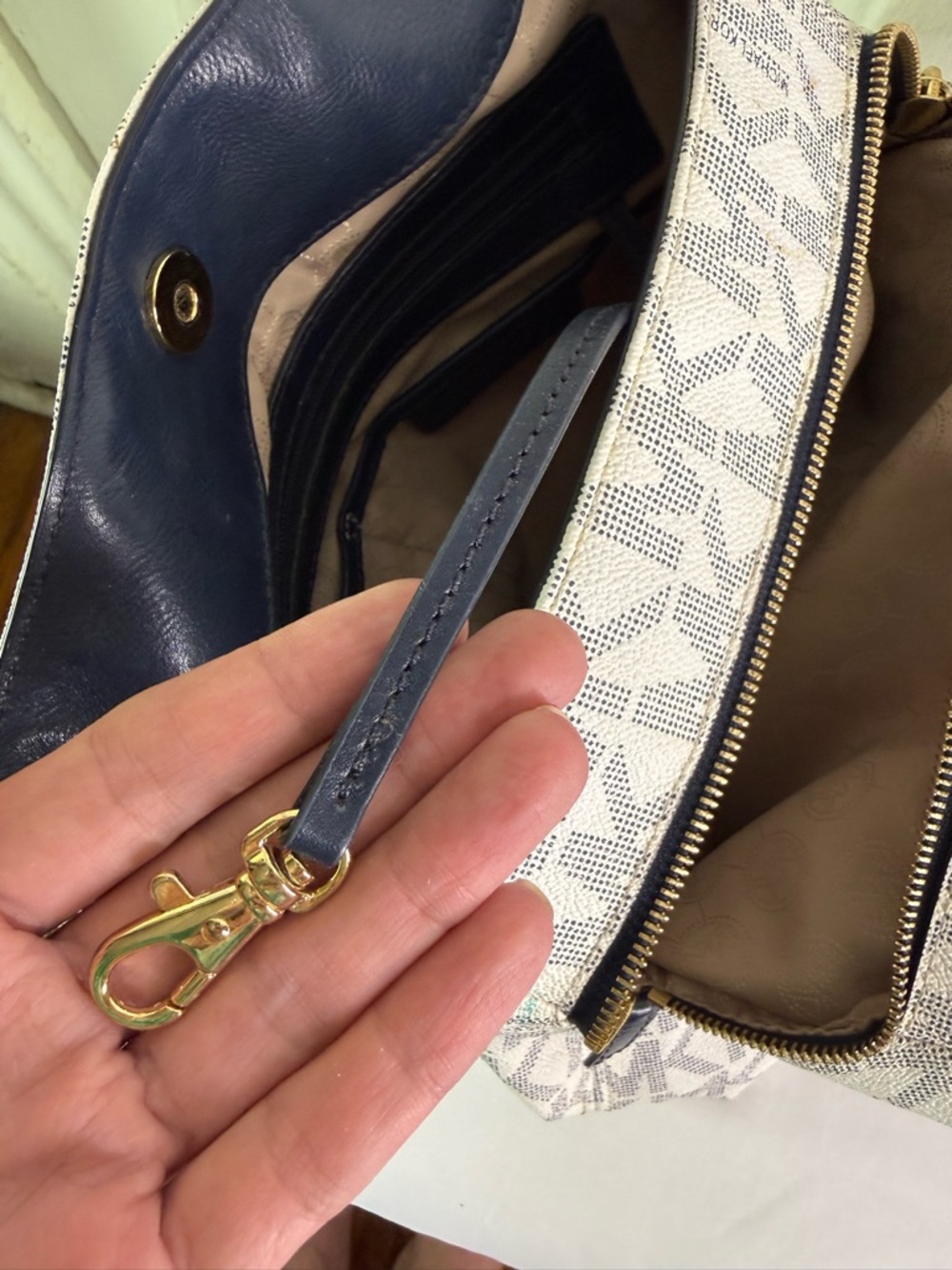 Michael Kors Jet Set Large Logo Tote Bag - Vanilla Signature Print - Chainlink - Picture 6 of 16